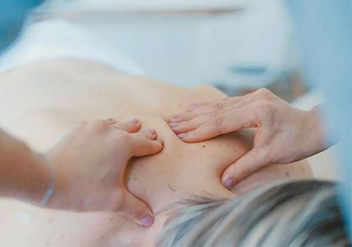 Massage không lành mạnh là gì? Có bị lây HIV không?