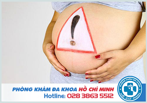 Ra máu cục giữa kỳ kinh nguyệt có nguy hiểm không