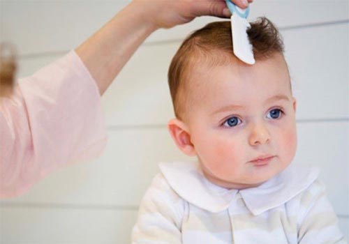 Rụng tóc ở trẻ sơ sinh có sao không?
