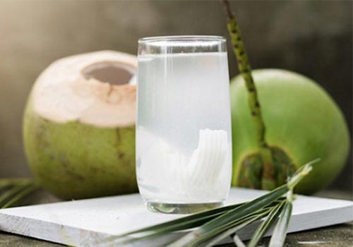 Trễ kinh uống nước dừa có tốt không?