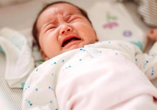 Trẻ sơ sinh bị mắc hơi người có kinh là như thế nào?