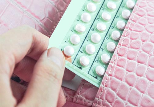 Uống thuốc tránh thai bị trễ kinh 2 tháng có sao không?